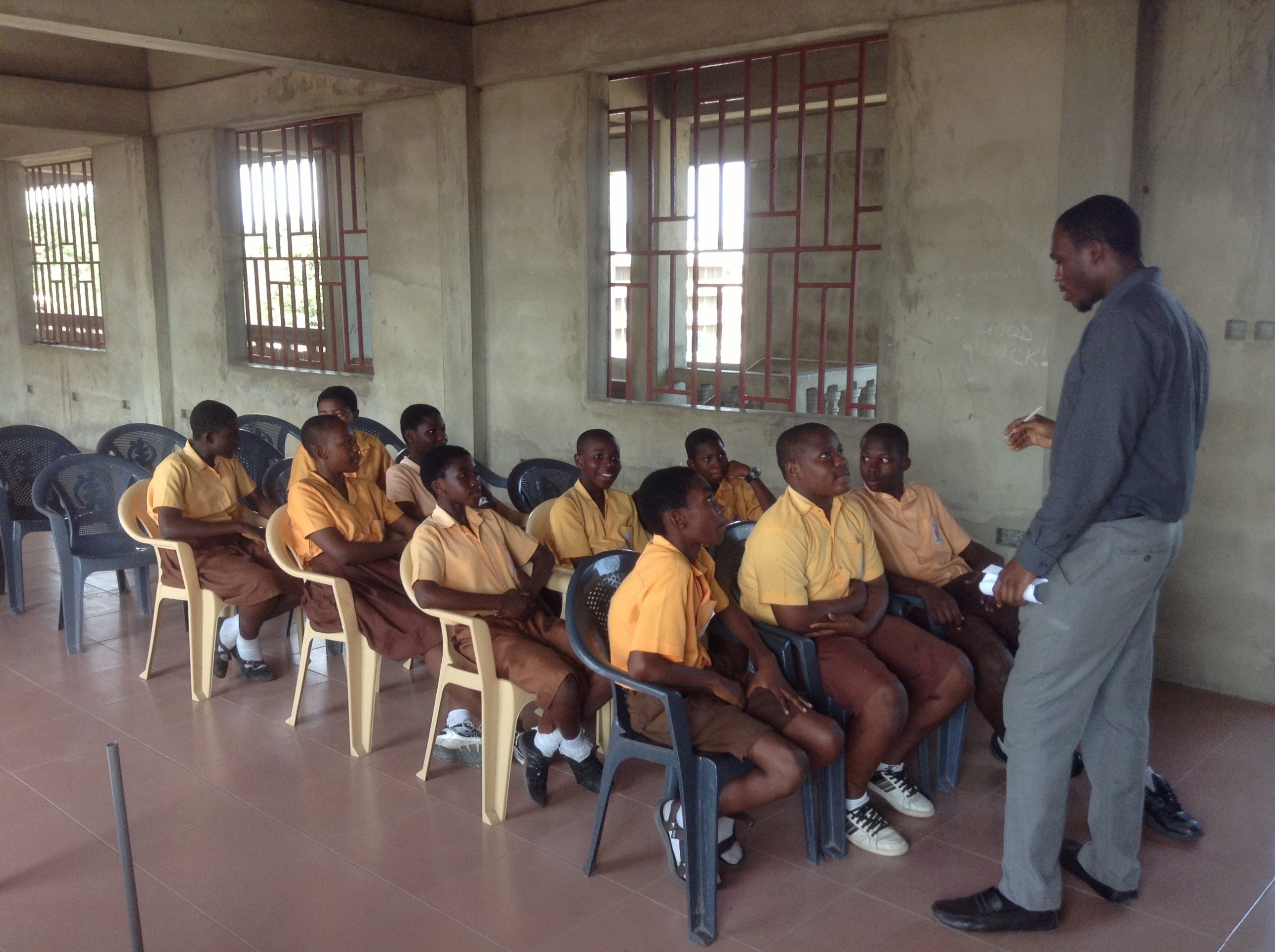 UJMT Trainee Tolu Ashimolowo teaching students in Ghana