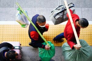 Migrant-Workers-OverheadShot_Credit-Xinhua-SouthChinaMorningPost